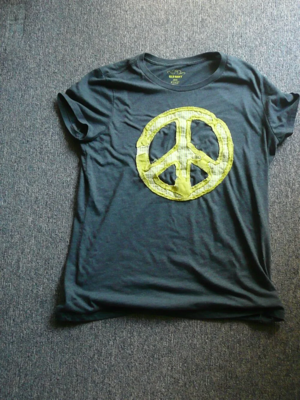 Old Navy Girls Embroidered Yellow Peace Sign on a Gray Graphic Tshirt size XL